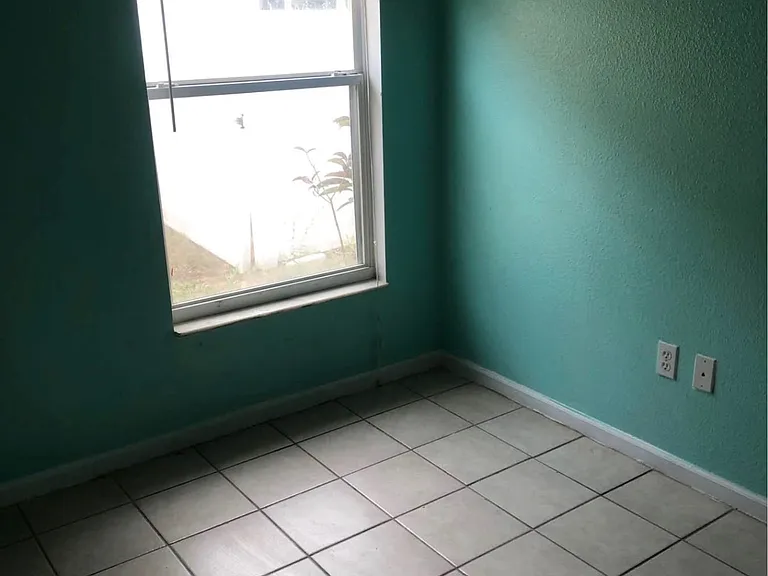422 Rollins Dr — Photo 9