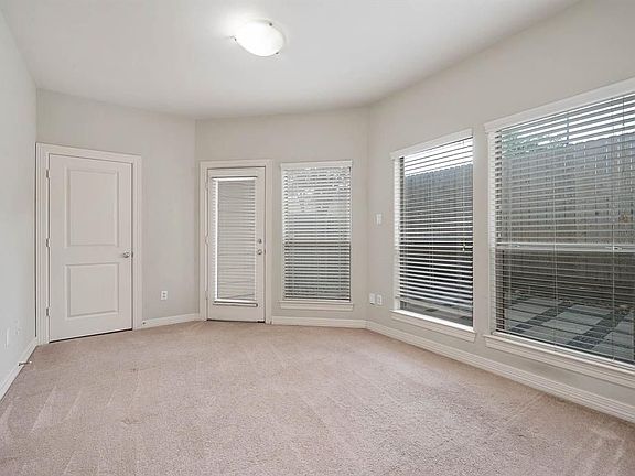 4th image of 3822 Center Plaza Dr