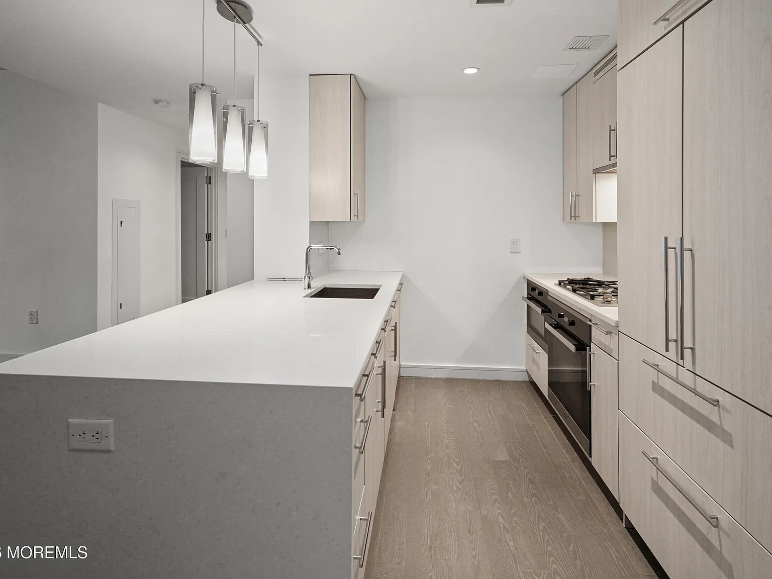 15 Morris Ave — Photo 3