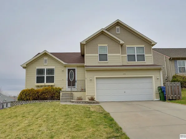 1711 N 207th St, Elkhorn, NE 68022