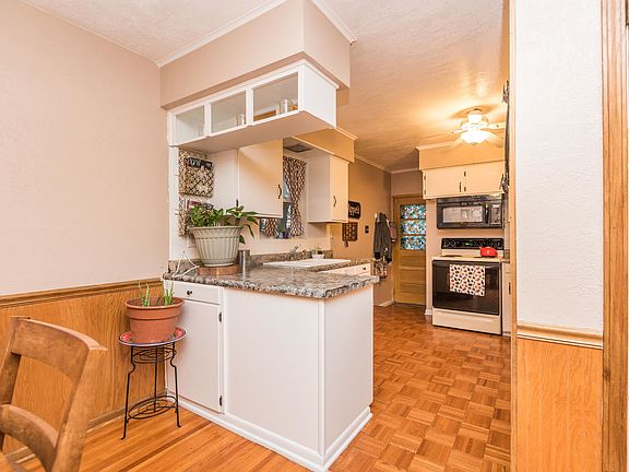 4th image of 2021 W Edgewood Dr