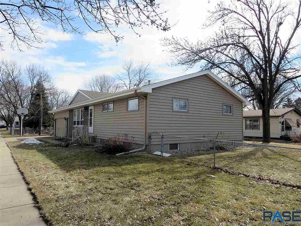 2nd image of 1609 W 39th St