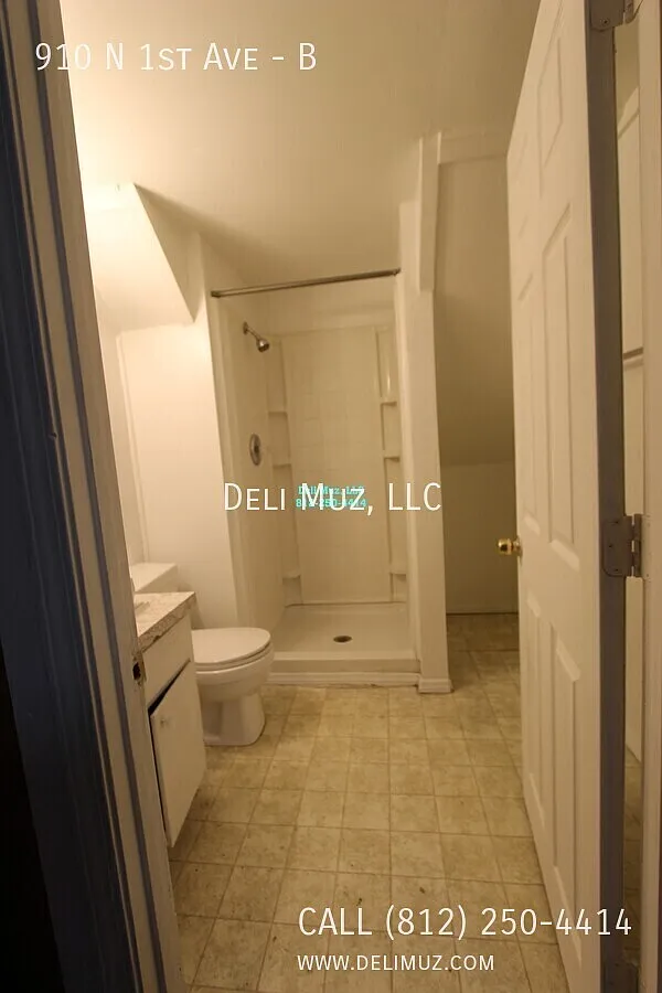 910 N 1st Ave Apt B — Photo 1
