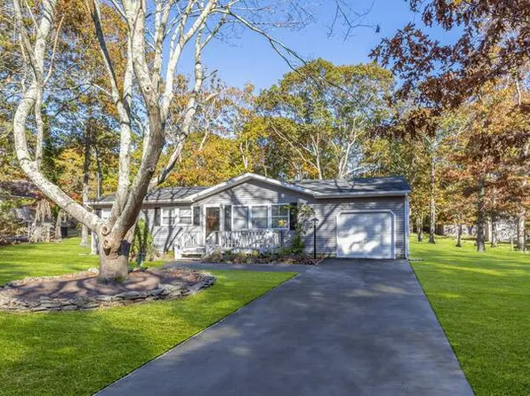 20 Bittersweet Ave, Hampton Bays, NY 11946