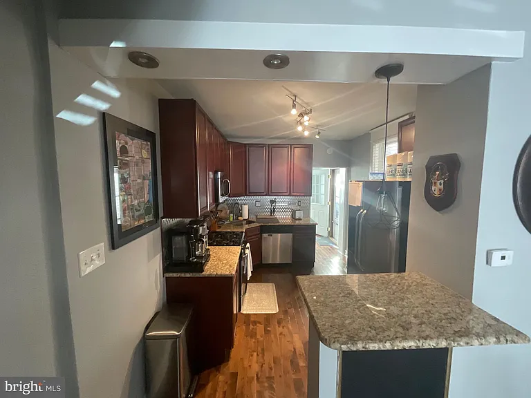 2938 E Thompson St — Photo 7