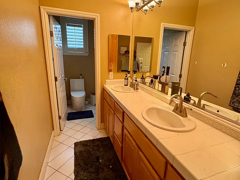 Full bath room 1