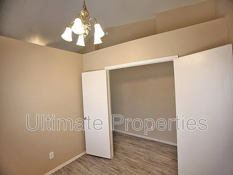 9903 N 77th Ave — Photo 8