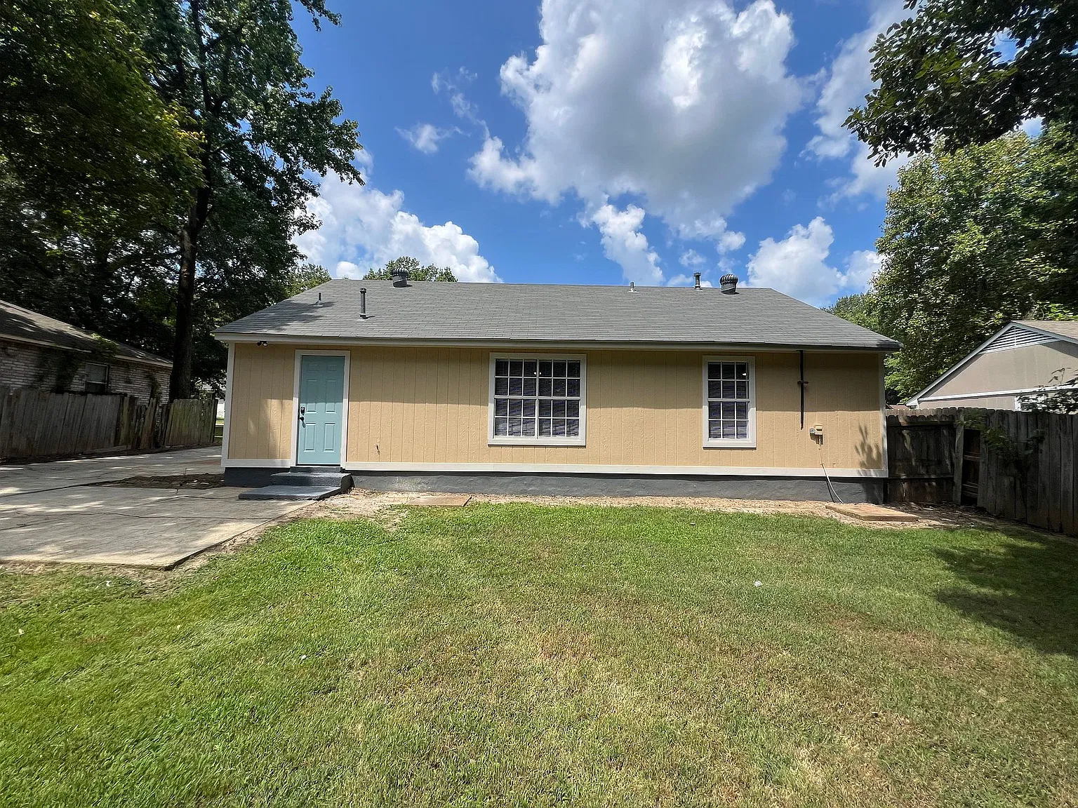 4038 Naylor Rd — Photo 3
