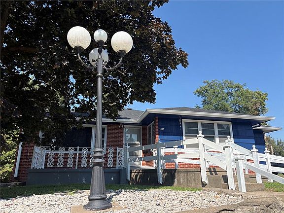 3rd image of 1101 Charles St