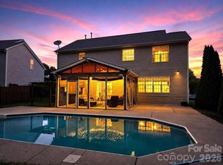 17126 Cambridge Woods Ct, Charlotte, NC 28277