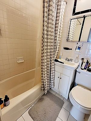 4th image of 152 W 75th St APT 1A