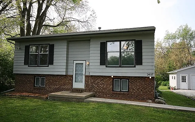 2407 Austin Ln photo 1
