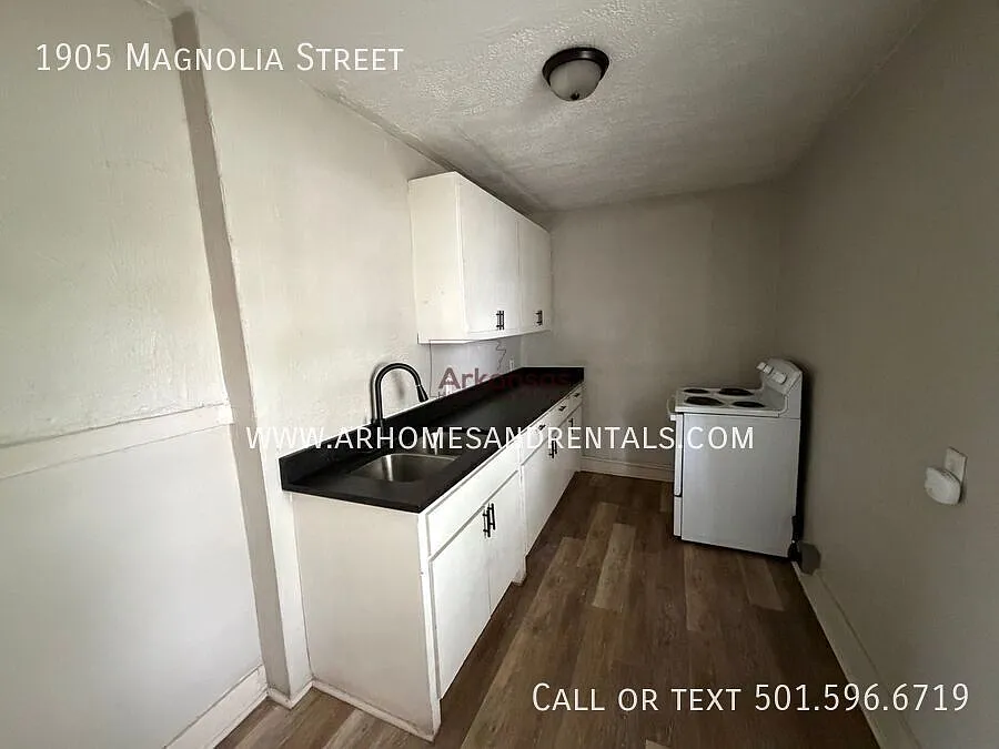 1905 Magnolia Street | 1 Bedroom | 1 Bathroom 1/2 Off First Month's Rent — Photo 4