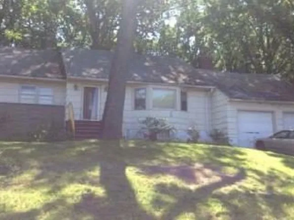 70 Colonial Rd, Emerson, NJ 07630