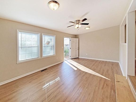 4th image of 40 Harris Dr SE #110
