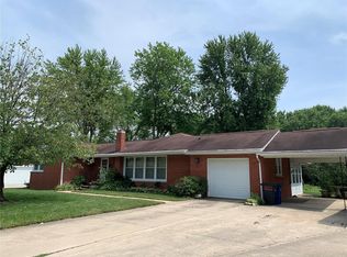 906 Killarney Dr, Greenville, IL