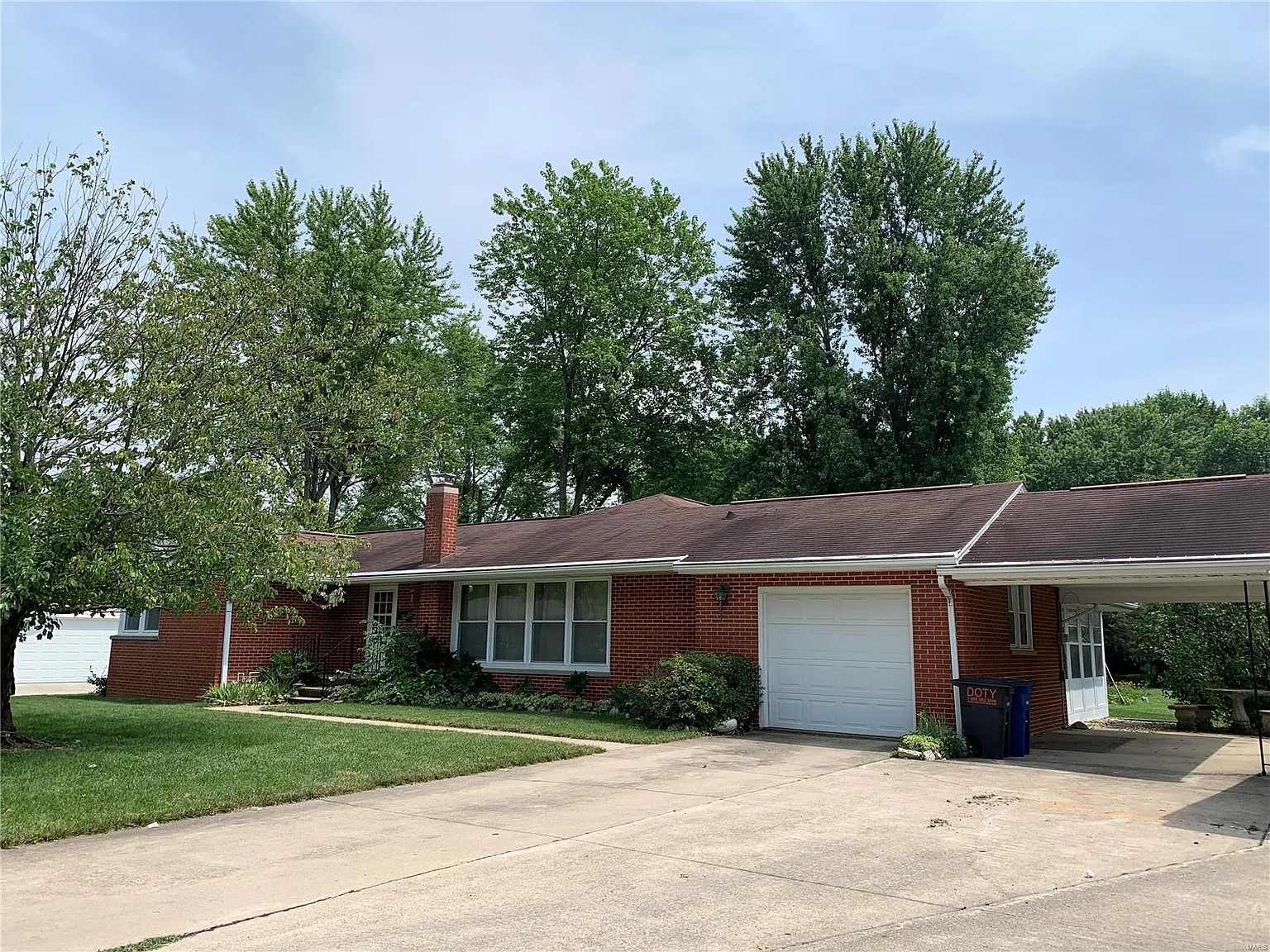 906 Killarney Dr photo 1