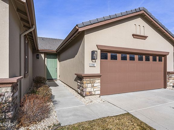 3rd image of 2201 Quailwood Dr