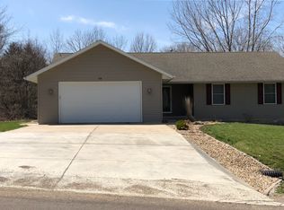 618 Heritage Dr, Mackinaw, IL