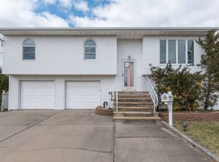 246 Garfield St, Freeport, NY
