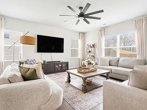 5th image of 3233 Lowell Rd