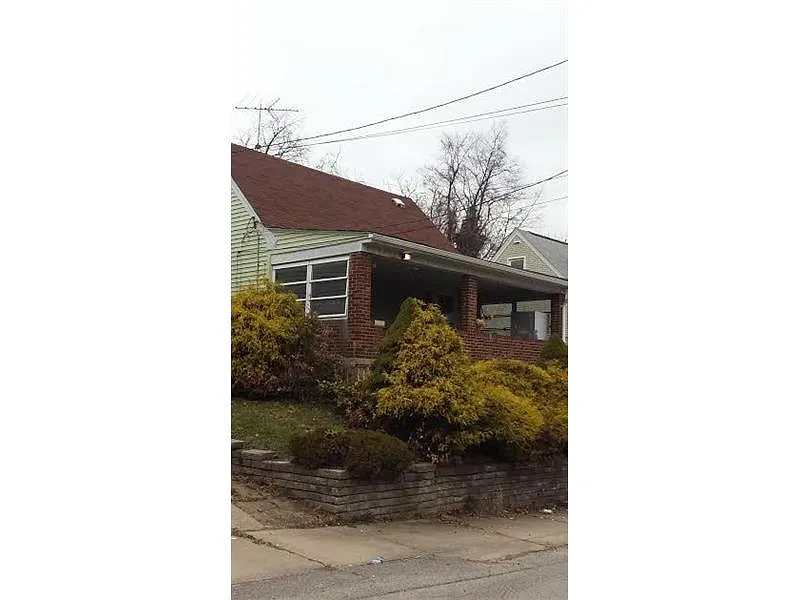 114 James Ave photo 1