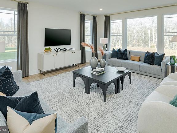 3rd image of 5851 Calypso Ct