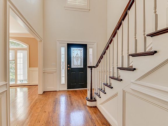 4th image of 864 River Bluff Road