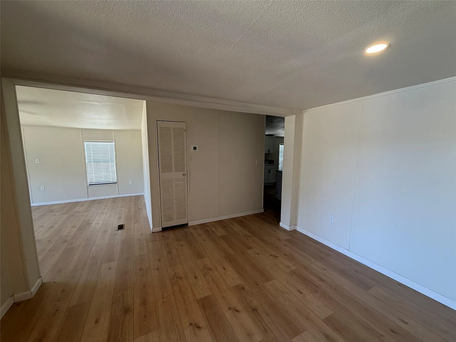 3 bed, 1864 sqft, $1,500 — Photo 2