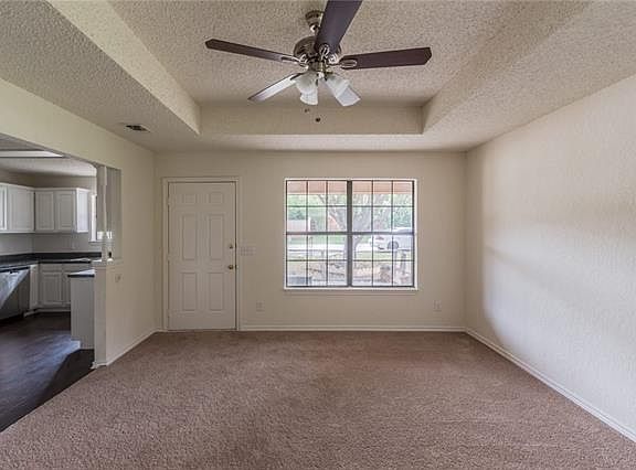 5th image of 812 Prairie Creek Dr
