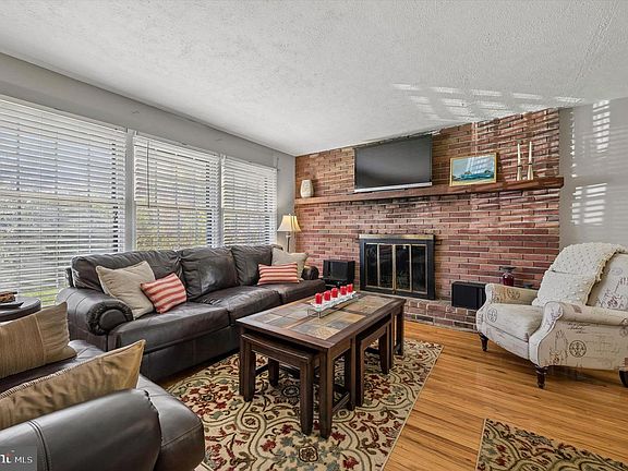 3rd image of 891 Ivyland Rd