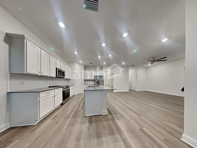 1043 Grafton Ridge Dr — Photo 3