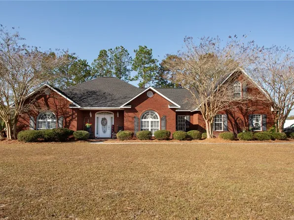 851 Carriage Ln, Waycross, GA 31503