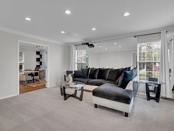 3rd image of 1402 Bermuda Dunes Ct