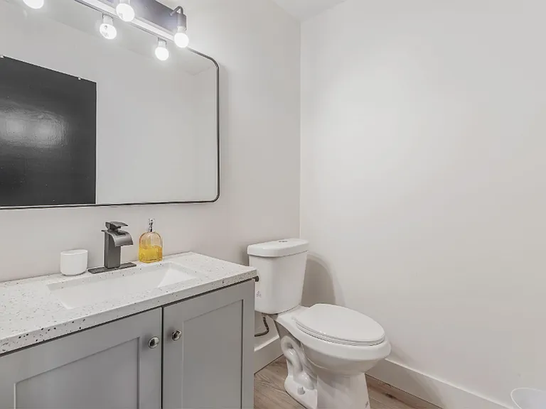 1112 N Hughes St — Photo 15