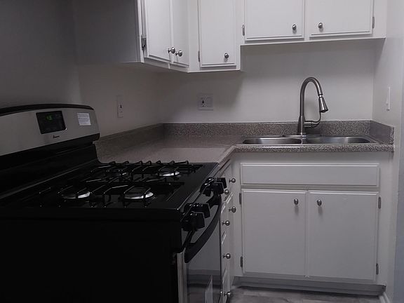 5th image of 11600 Oxnard St APT 103