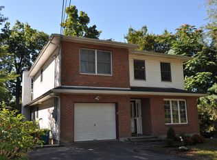 139 Lakeside Dr N, Piscataway, NJ