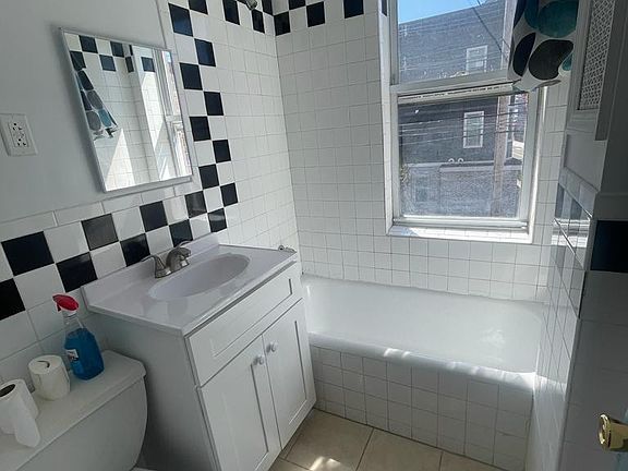 4th image of 326 Summit Ave APT 204