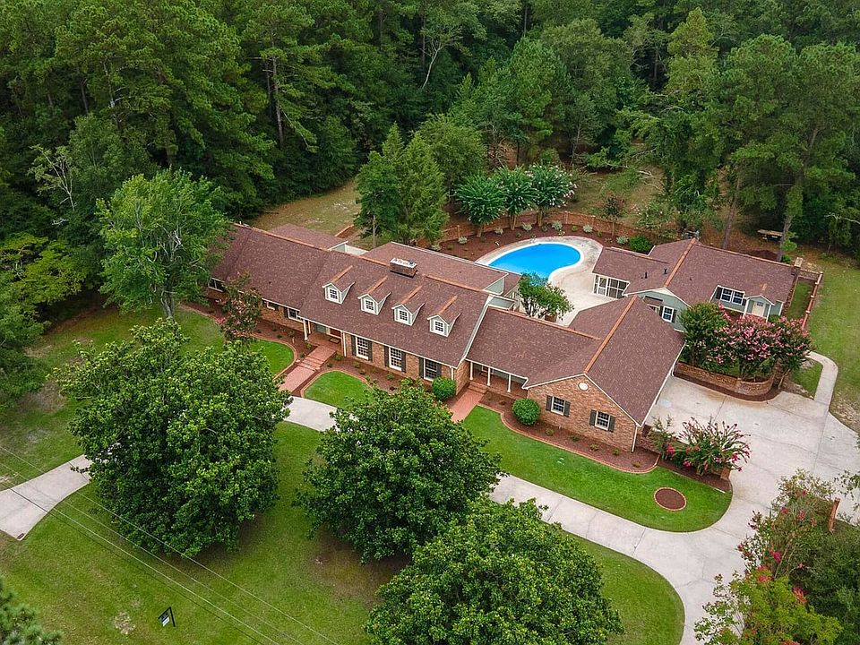For sale: $1,290,000 (6 beds, 8 baths, 6,970 Square Feet)