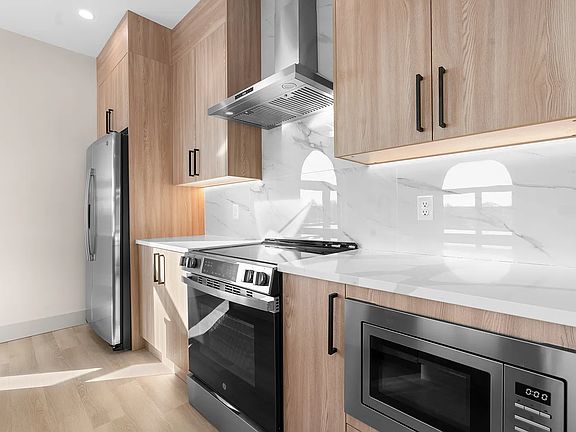 2nd image of 463 Franklin St #303