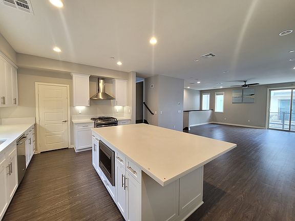 4th image of 19504 Empire Ln
