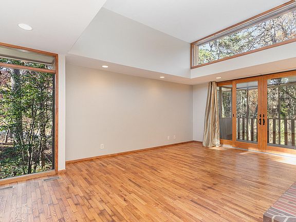 3rd image of 205 Glenhill Ln
