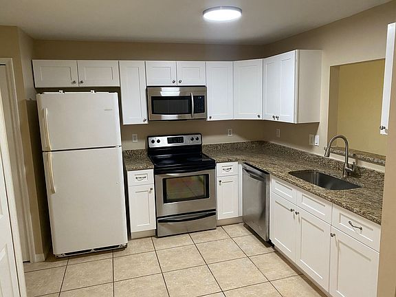 3rd image of 1235 SE 8th Ter