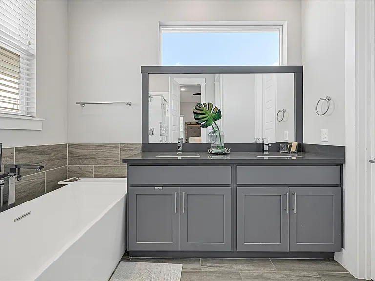 407 Yale Oaks Ln — Photo 12