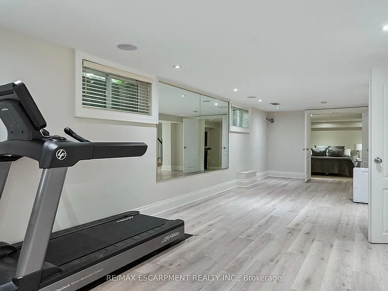 615 Vanessa Cres — Photo 36