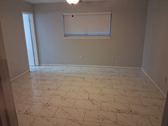 3rd image of 4615 Clydesdale Dr