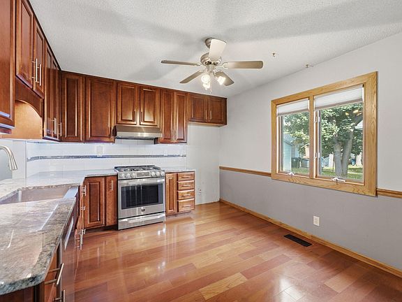 4th image of 1612 Lincoln Blvd
