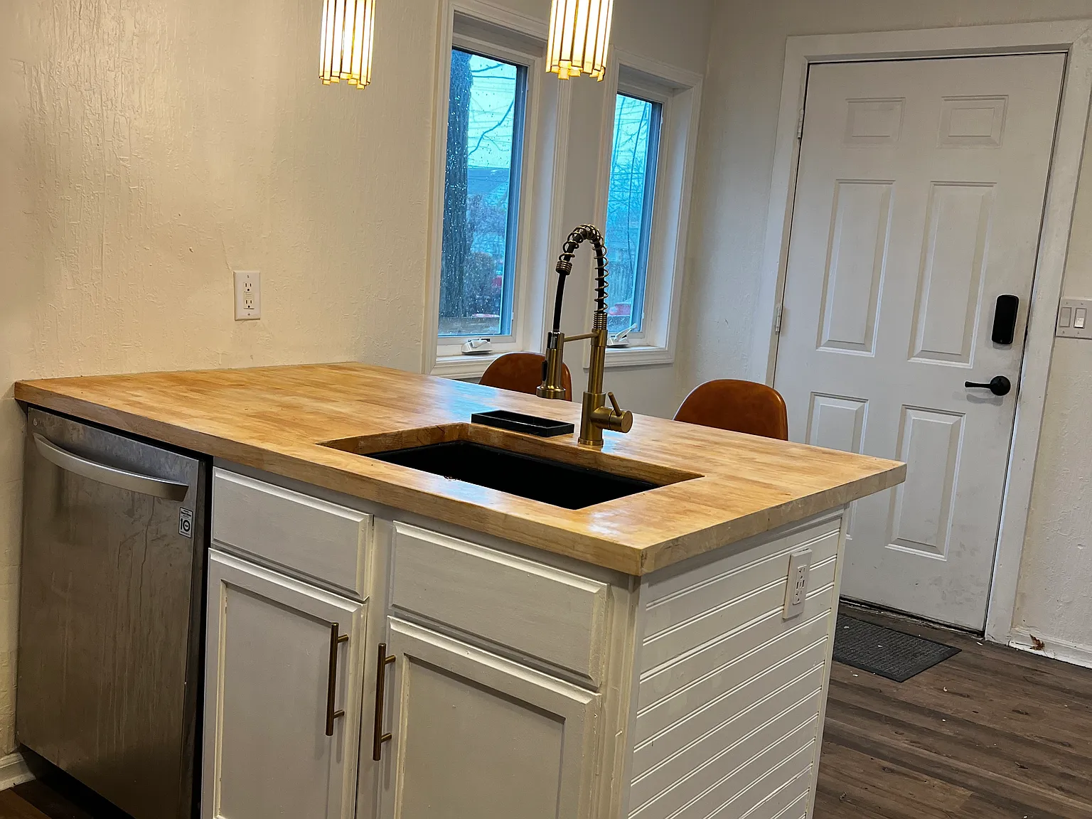 1515 Loretta Ave — Photo 4