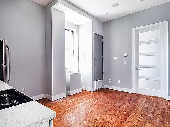 4th image of 1503 Gates Ave APT 1F