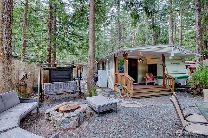 2nd image of 3 Wilderness Way